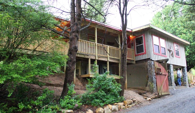 Horse Shoe Cottage