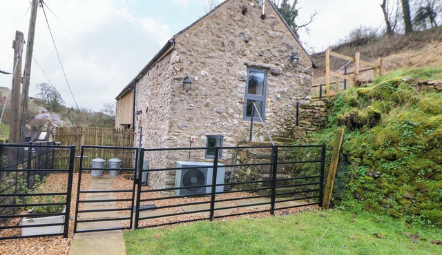 HORSEDALE BARN, pet friendly, character holiday cottage in Bonsall