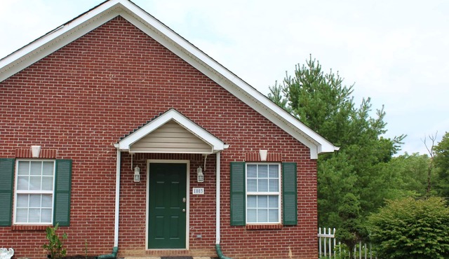 Horses, Bourbon and More . Shelbyville Condo