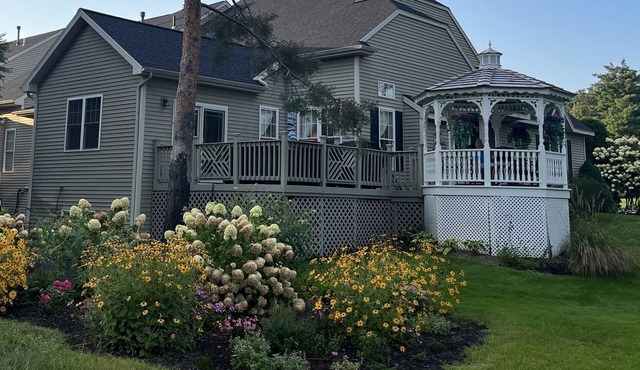 Horses & Courses 3300sqft on McGregor links Golf course.Hot tub and gazebo.