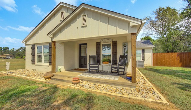 Horses Welcome: Pittsburg Home Near Wineries!