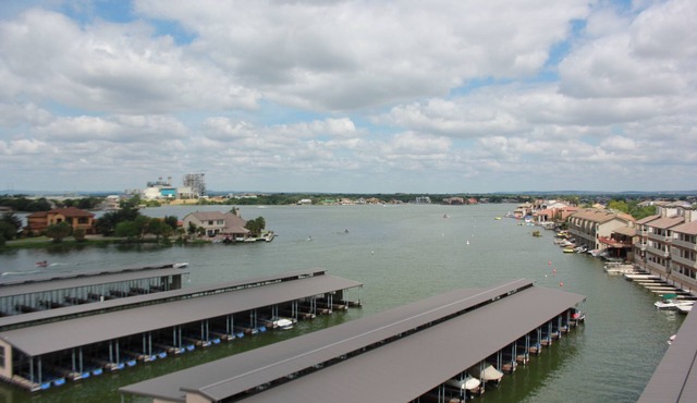 Horseshoe Bay Escape - Lakefront Corner Condo
