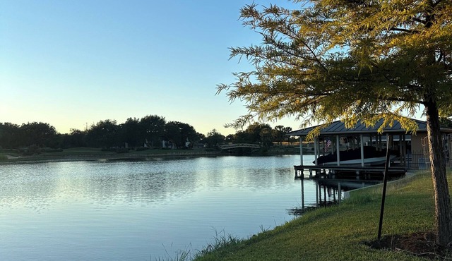 Horseshoe Bay & Marble Falls TX SLEEPS 16 Three KING Beds Boat Rental