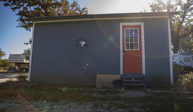 Horseshoe Cabin 3 - Swim in the Blue Lagoon - Dog Friendly!