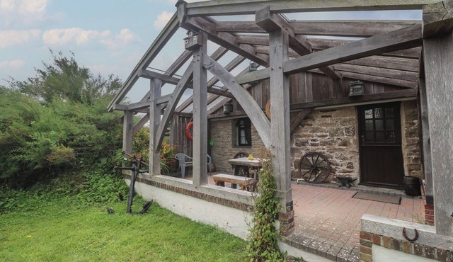 HORSESHOE COTTAGE, romantic, with a garden in Holywell Bay
