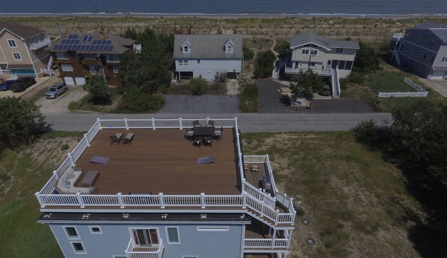 Horseshoe Haven - Roof Deck, Beach & Marsh Views, Game Room, 3min. walk to Beach