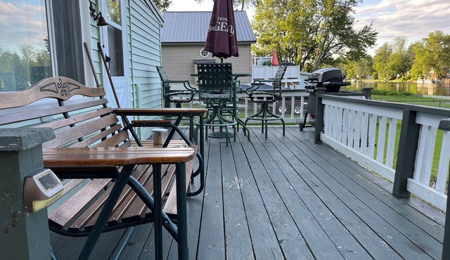 Horseshoe Island Cottage