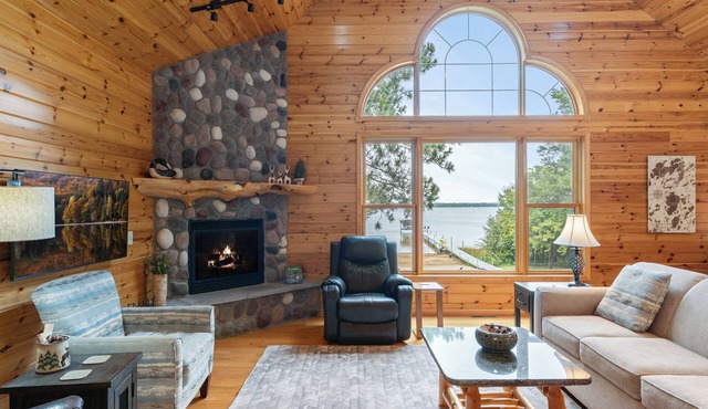 Horseshoe Lake Cabin w/Hot Tub, Beach, Games, Fire Pit, Kayaks + Paddleboards