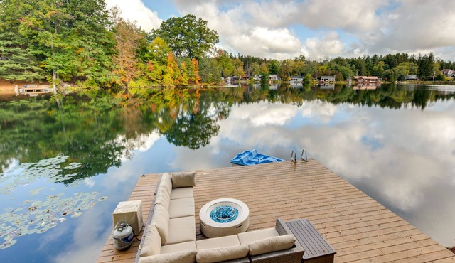 Horseshoe Lake Vacation Rental w/Deck & Kayaks!