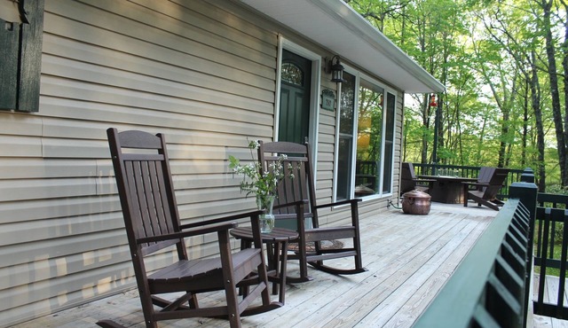 Horseshoe View Cabin: Pet-Friendly Highlands Home w/Deck & Firepit Table