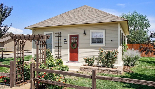 Horsethief Retreat: EV Charger, BBQ & Cozy Patio