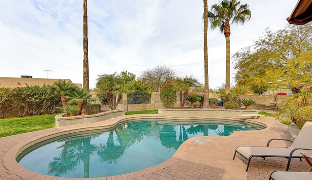 Horsey Hideaway: Ranch House in Cave Creek!