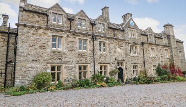 HORSLEY HALL, family friendly, luxury holiday cottage in Eastgate