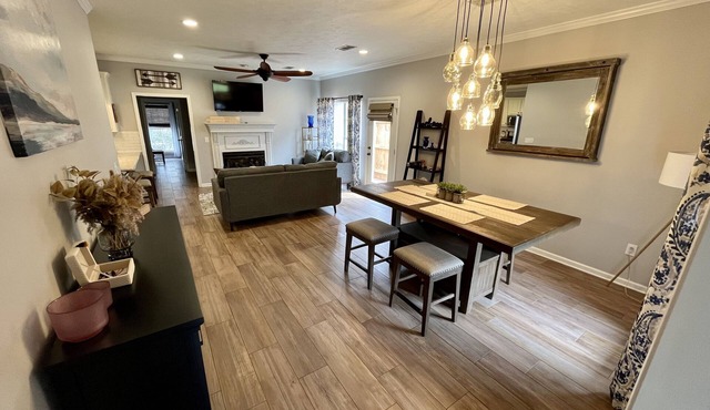 Hospitable Reservoir home w/King Bed near Shaggy’s