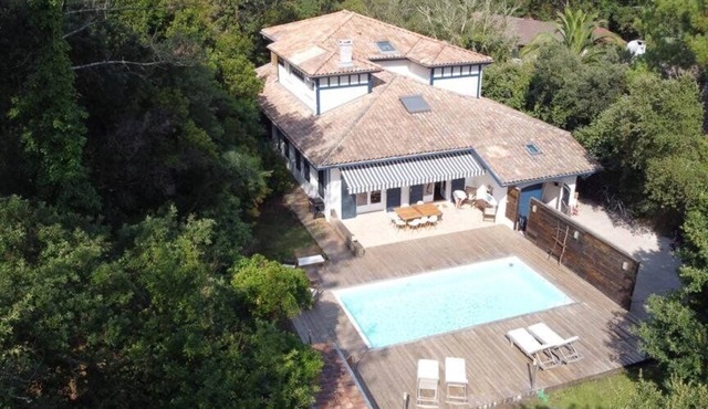 HOSSEGOR- Between lake and ocean, villa des Acacias for 15 persons with swimming pool