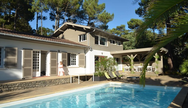 Hossegor villa between lake and ocean sleeps 12 6 rooms heated pool