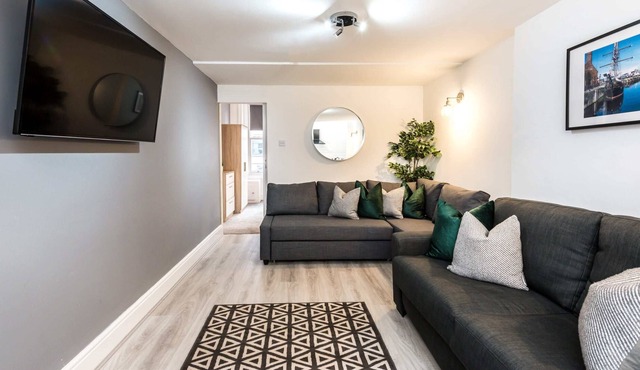 Host Apartments | Duke St Townhouse apartments