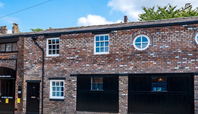 Host Apartments | The Roscoe Carriage House