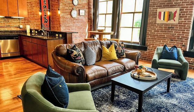 Host Family & Friends-DWTN STL Loft-Parking