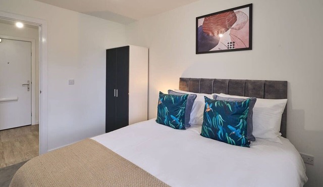 Host & Stay | 23 Waterside Place