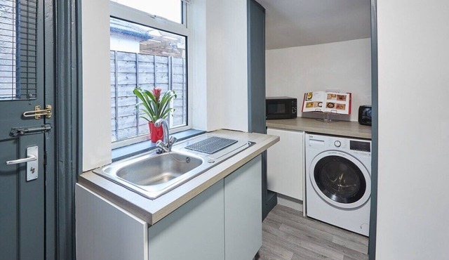 Host & Stay | Alma Su