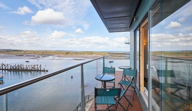 Host & Stay | Becalmed