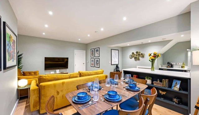 Host & Stay | Catharine Quarters IV