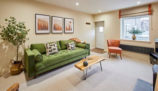 Host & Stay | Cinnamon Cottage