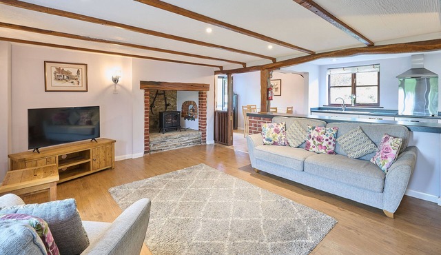 Host & Stay | Coombe Cottage