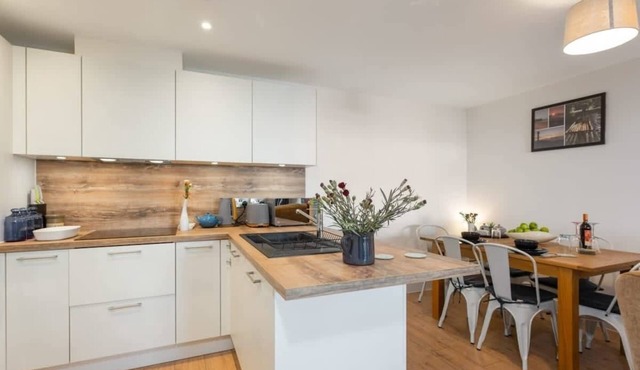 Host & Stay | Farrier William