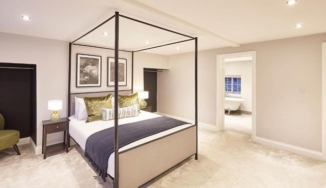 Host & Stay- Graham House