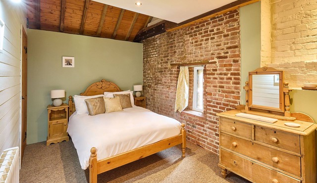 Host & Stay | Granary Barn