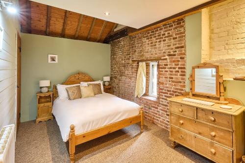 Host & Stay - Granary Barn