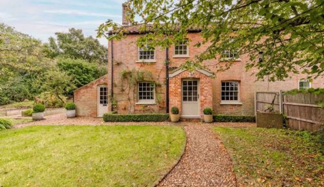 Host & Stay | Haclins Cottage