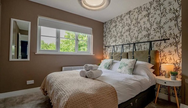 Host & Stay | Hales Orchard