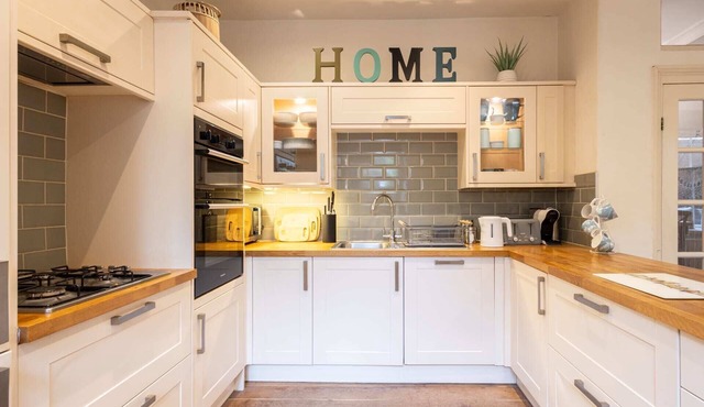 Host & Stay | Hampton House