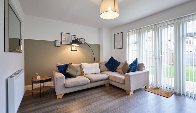 Host & Stay | Hewitt Close