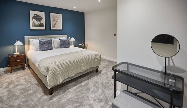 Host & Stay | Iburn House