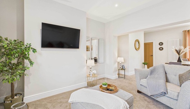 Host & Stay | Jomor House