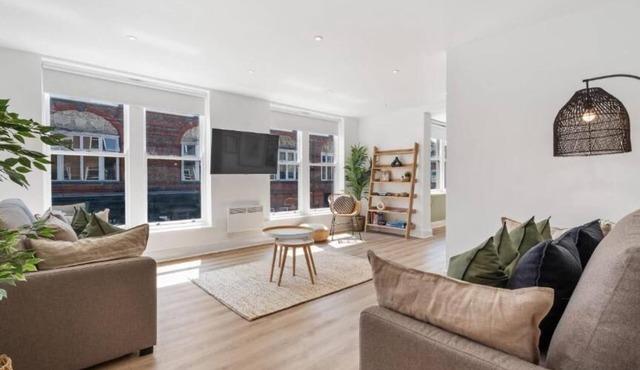 Host & Stay | Lark Lane Hideaway