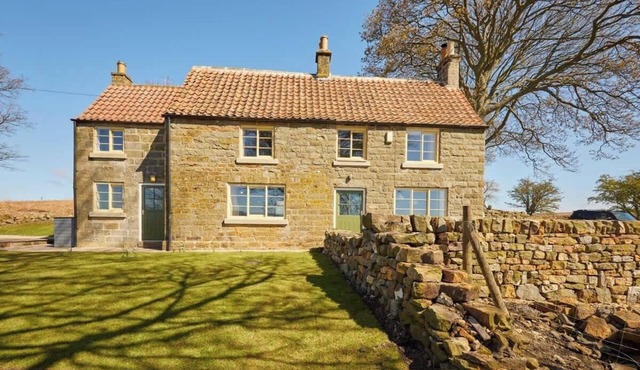 Host & Stay | Lop Hall