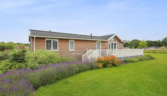 Host & Stay | Mahonia Lodge