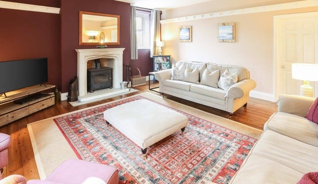 Host & Stay | Old Reading Room