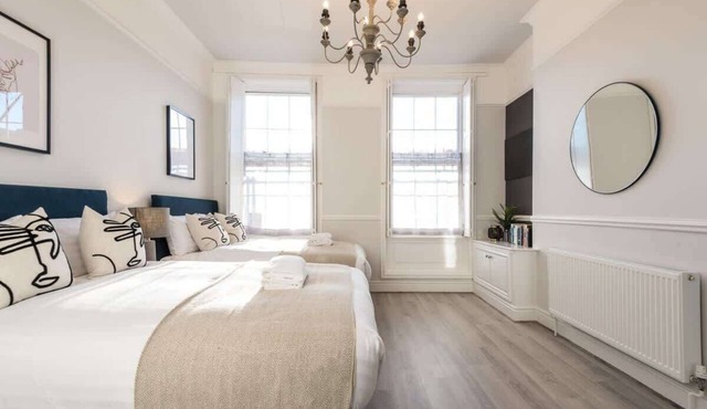 Host & Stay | Seel St Townhouse Apt I