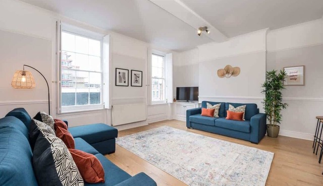 Host & Stay | Seel St Townhouse Apt II