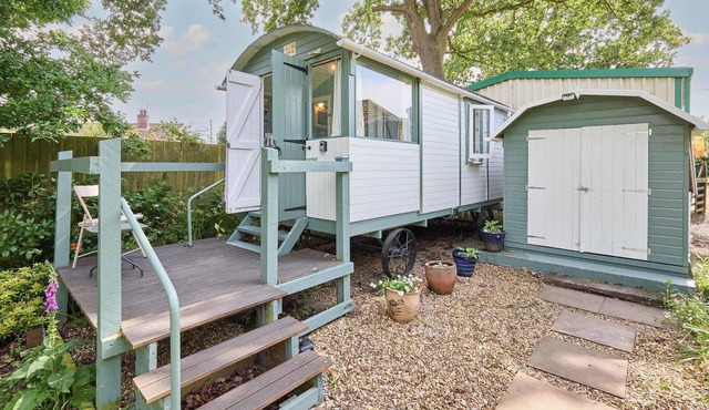Host & Stay | Shepherd's Hut
