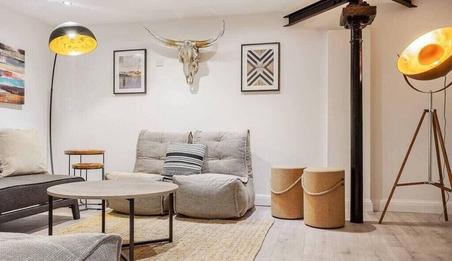 Host & Stay | Slater Street Apartment I