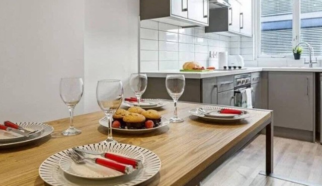 Host & Stay | Slater Street Apartment III