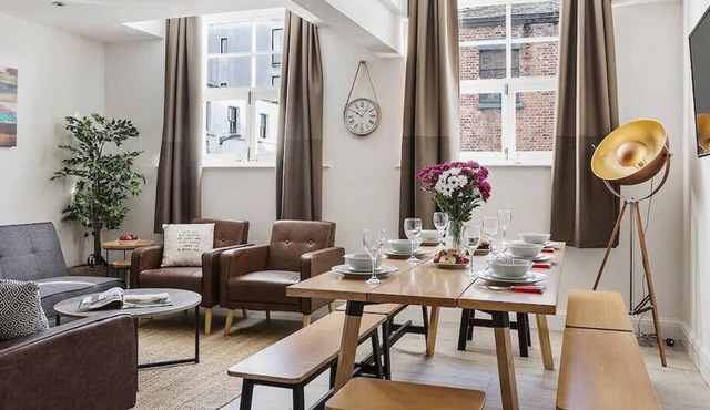 Host & Stay | Slater Street Apartment IV