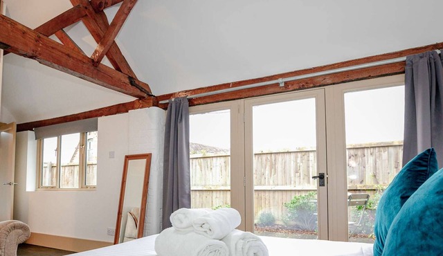 Host & Stay | Snodsbury Barn